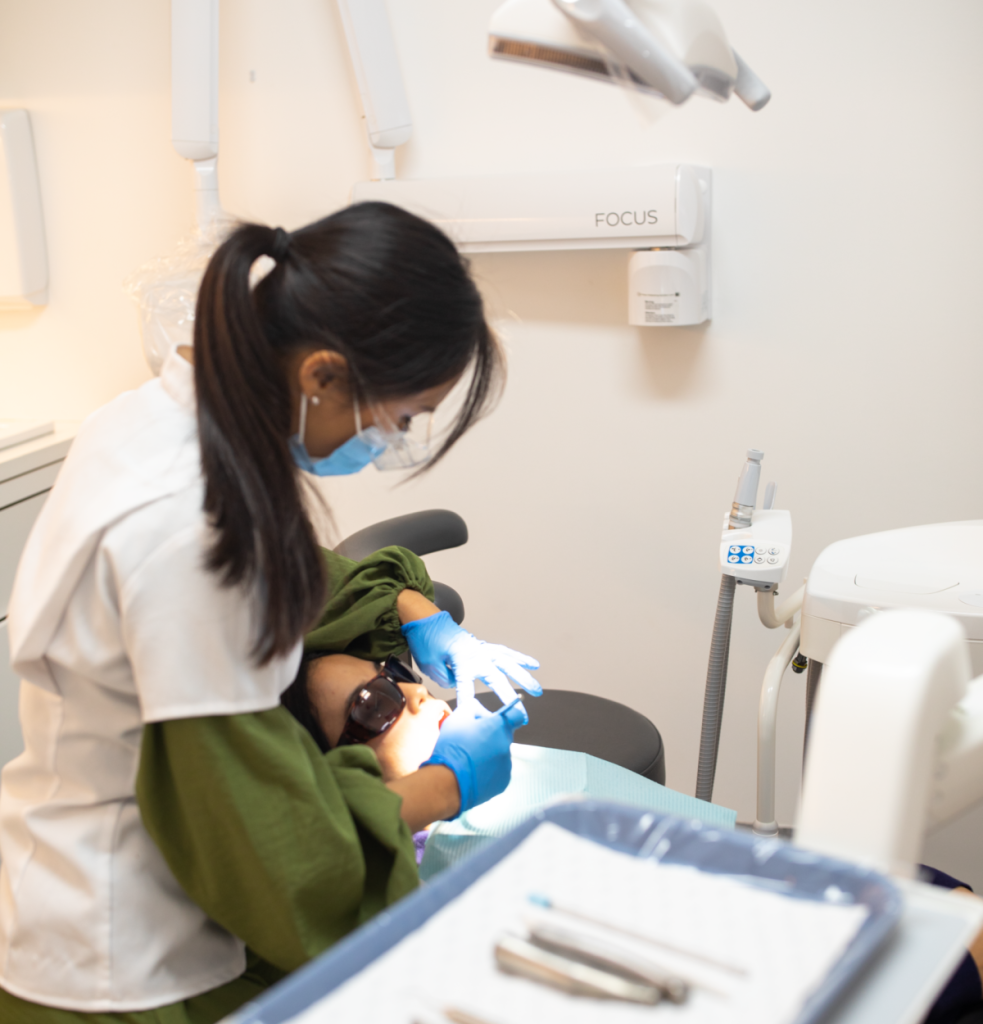 dentist treatment patient for emergency dental treatment for toothache at kita dental, sydney